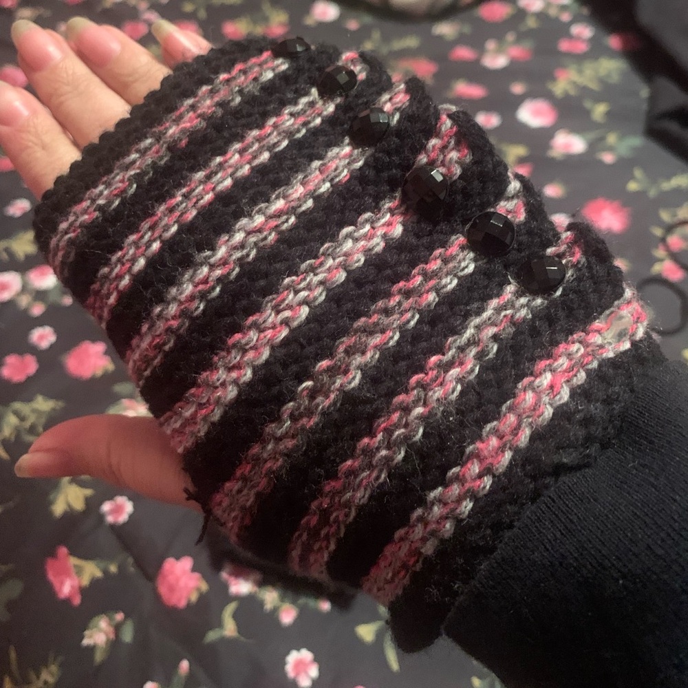 Adorable hand gloves 🧤